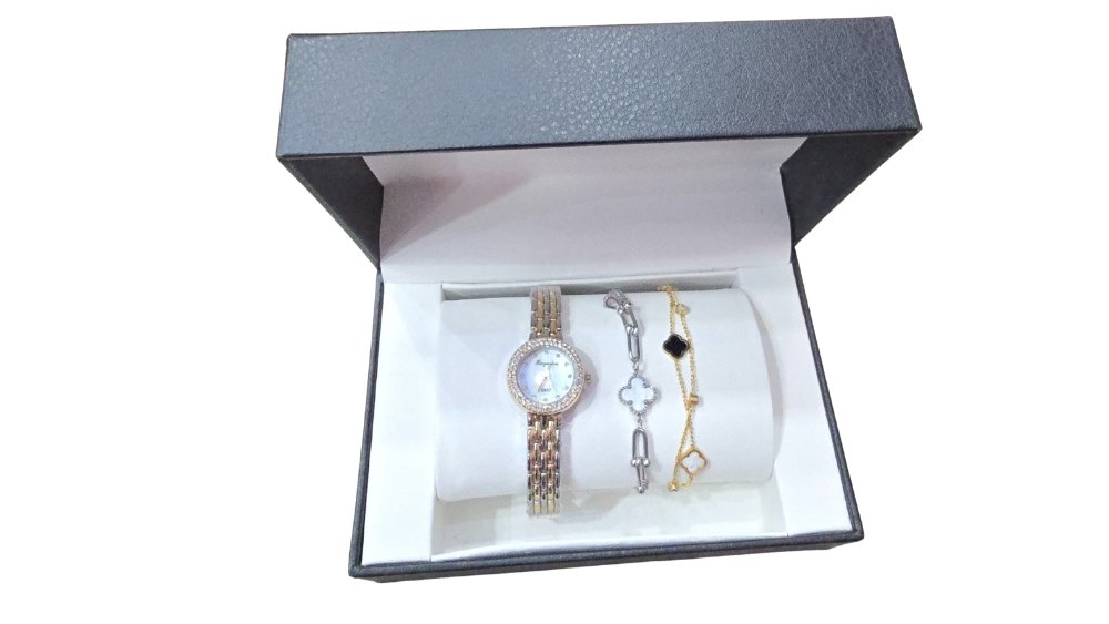 Two-Tone Women’s Watch with Dual Clover Bracelets
