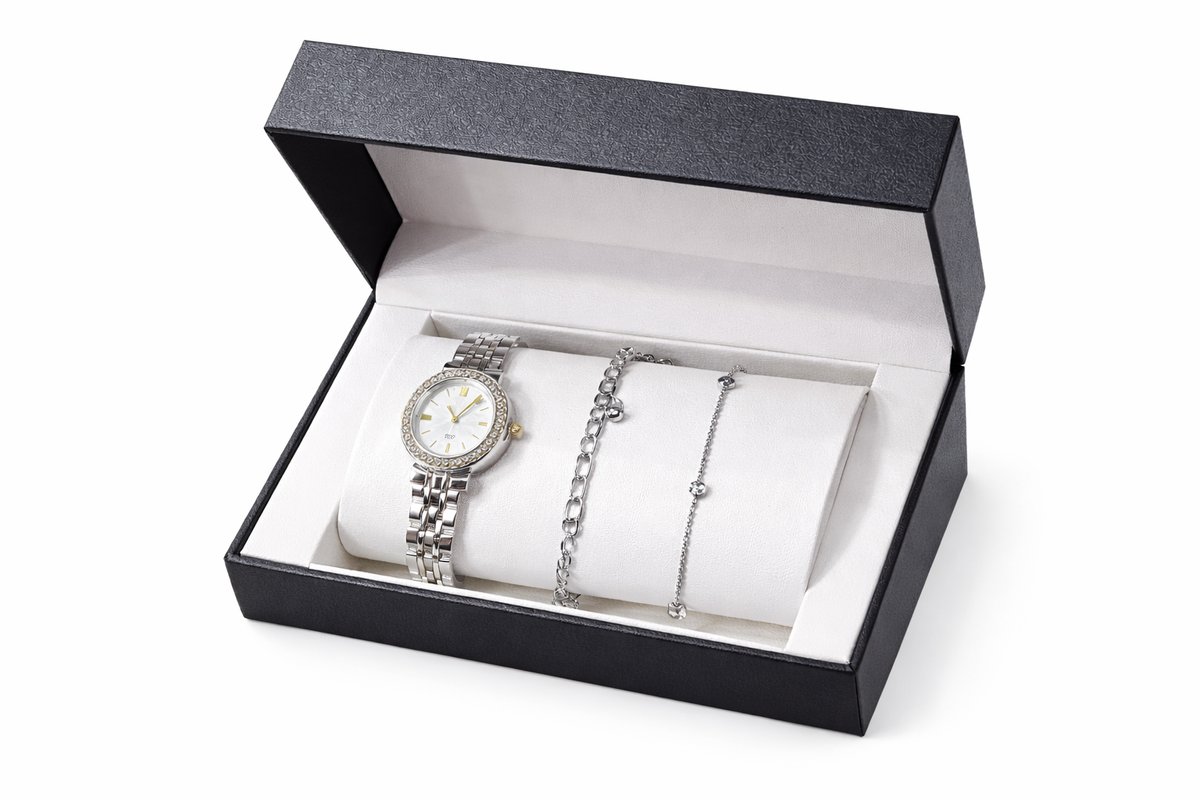 Silver Women’s Watch with Double Bracelet Set – Minimalist Collection