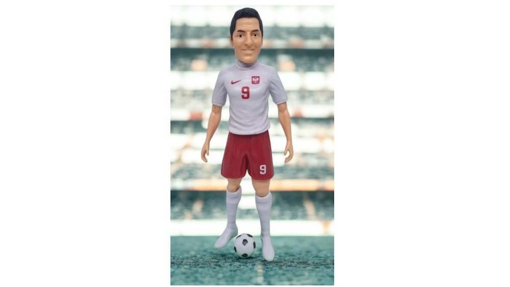 Robert Lewandowski 2026 World Cup Figure – Collectible Soccer Player Toy (15cm)